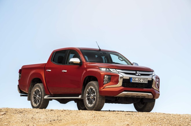 mitsubishi l200 le immagini ufficiali