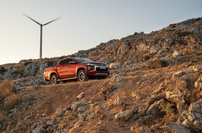 Nuovo Mitsubishi L200: immagini ufficiali