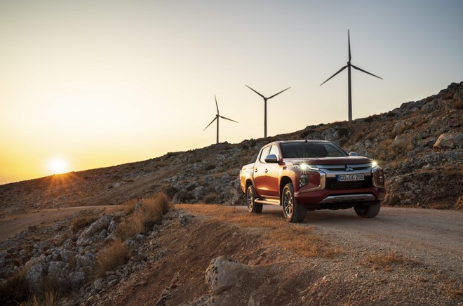 Nuovo Mitsubishi L200: immagini ufficiali