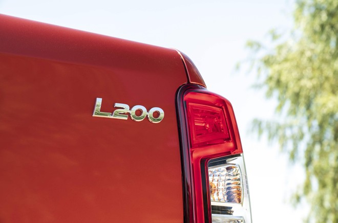 Nuovo Mitsubishi L200: immagini ufficiali