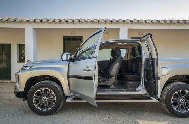 Nuovo Mitsubishi L200: immagini ufficiali