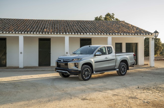 Nuovo Mitsubishi L200: immagini ufficiali
