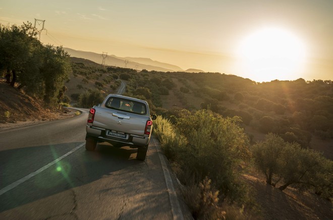 Nuovo Mitsubishi L200: immagini ufficiali