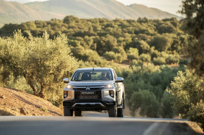 Nuovo Mitsubishi L200: immagini ufficiali