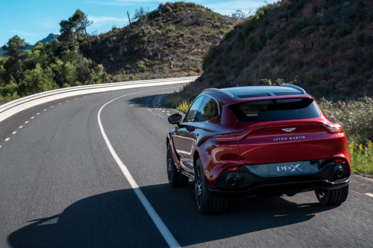 Aston Martin DBX: immagini ufficiali