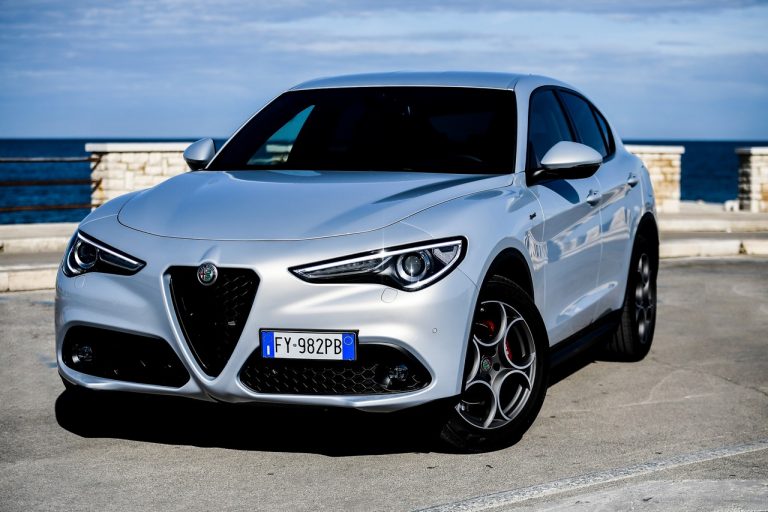 Alfa Romeo Stelvio 2020: immagini ufficiali
