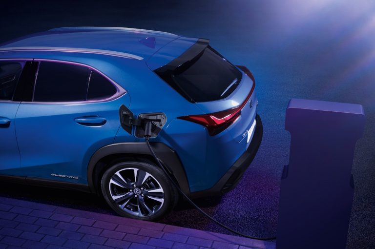 Lexus UX 300E 2020: prime immagini ufficiali