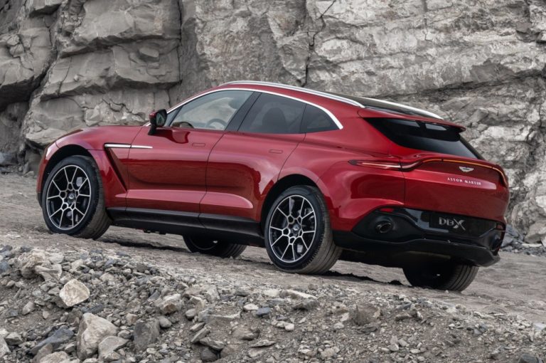 Aston Martin DBX: immagini ufficiali