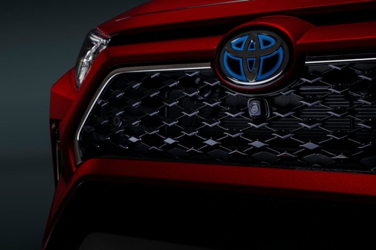 Toyota Rav4 Hybrid Plug-in: immagini ufficiali