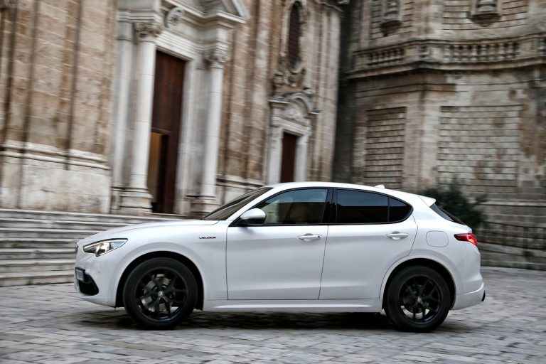 Alfa Romeo Stelvio 2020: immagini ufficiali