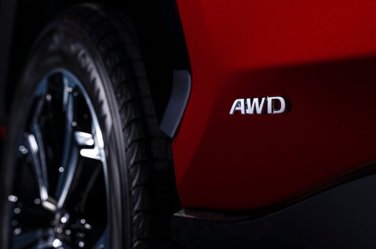 Toyota Rav4 Hybrid Plug-in: immagini ufficiali