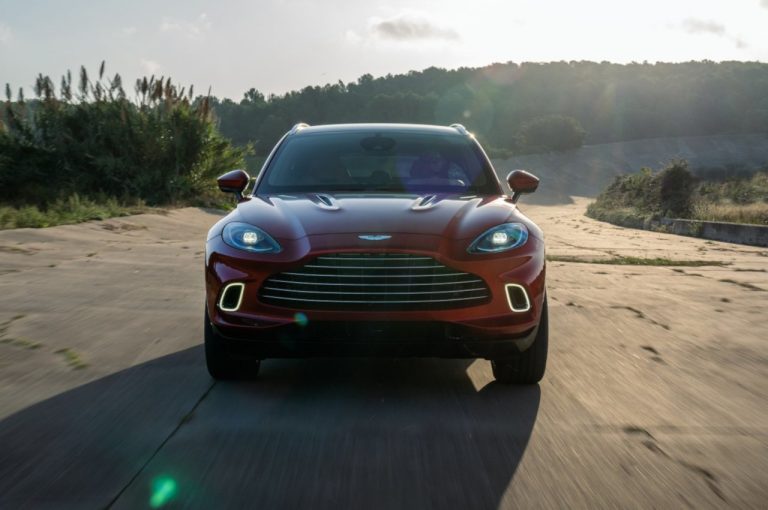 Aston Martin DBX: immagini ufficiali