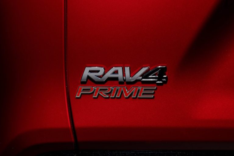 Toyota Rav4 Hybrid Plug-in: immagini ufficiali