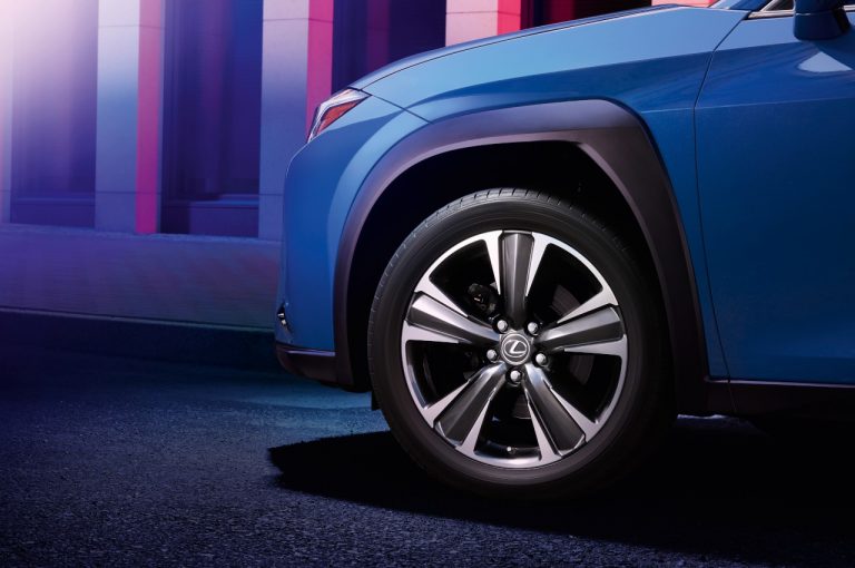 Lexus UX 300E 2020: prime immagini ufficiali