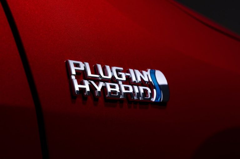 Toyota Rav4 Hybrid Plug-in: immagini ufficiali