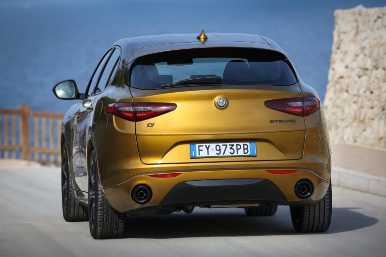 Alfa Romeo Stelvio 2020: immagini ufficiali