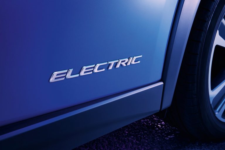 Lexus UX 300E 2020: prime immagini ufficiali