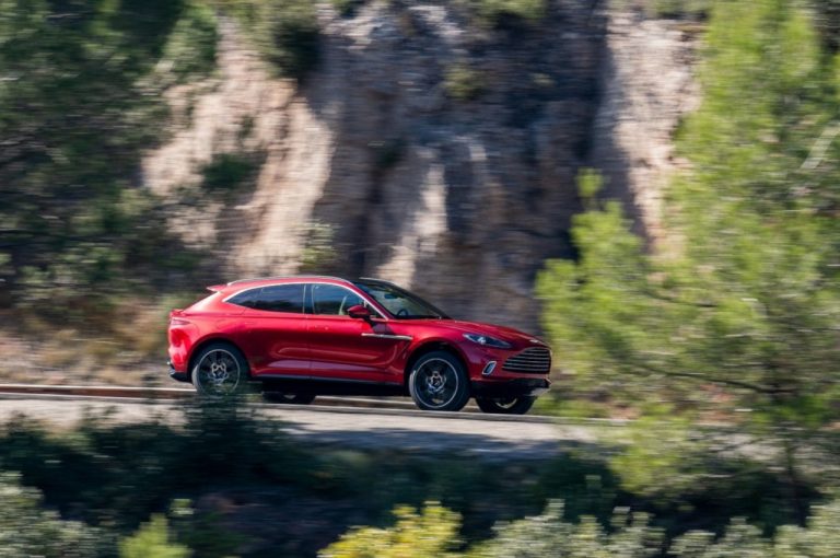 Aston Martin DBX: immagini ufficiali