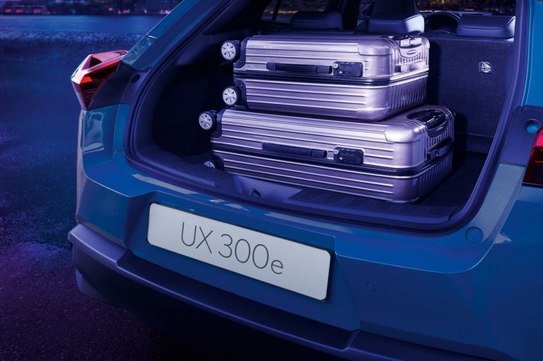 Lexus UX 300E 2020: prime immagini ufficiali