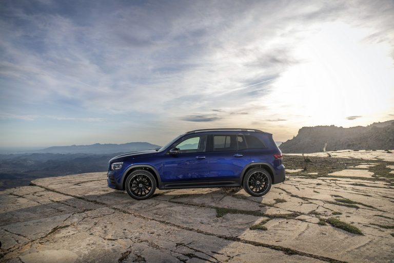 Mercedes GLB: le immagini ufficiali