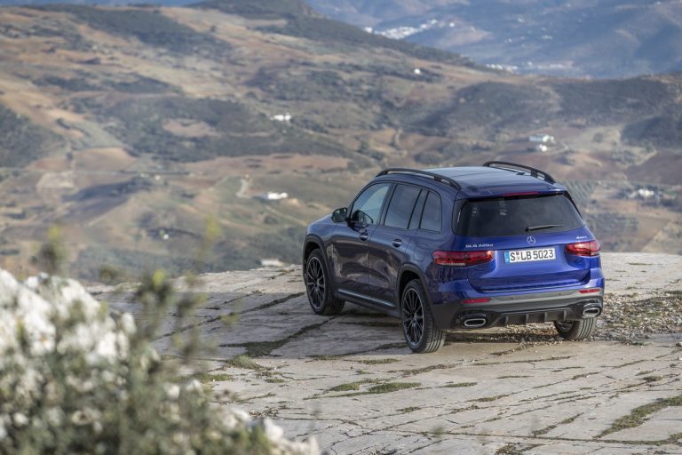 Mercedes GLB: le immagini ufficiali