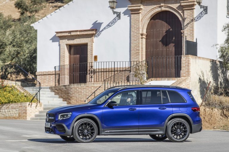 Mercedes GLB: le immagini ufficiali
