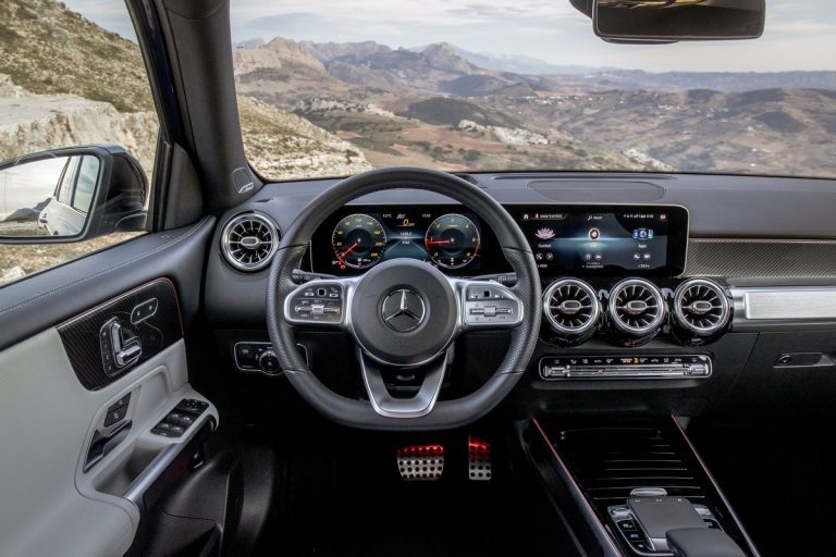Mercedes GLB: le immagini ufficiali