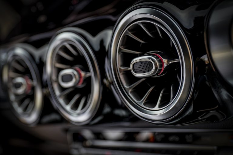 Mercedes GLB: le immagini ufficiali