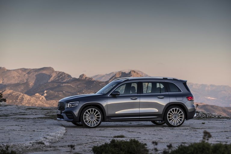 Mercedes GLB: le immagini ufficiali