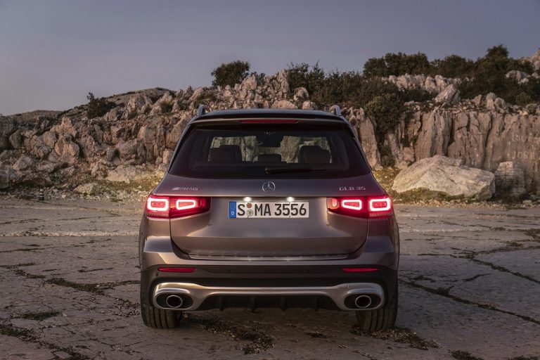 Mercedes GLB: le immagini ufficiali