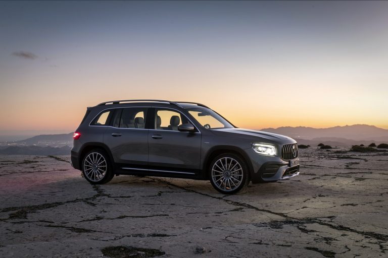 Mercedes GLB: le immagini ufficiali