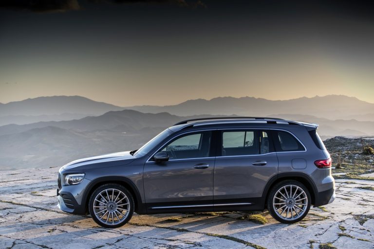 Mercedes GLB: le immagini ufficiali