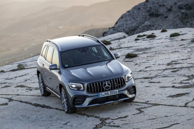 Mercedes GLB: le immagini ufficiali