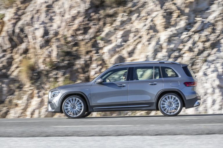 Mercedes GLB: le immagini ufficiali