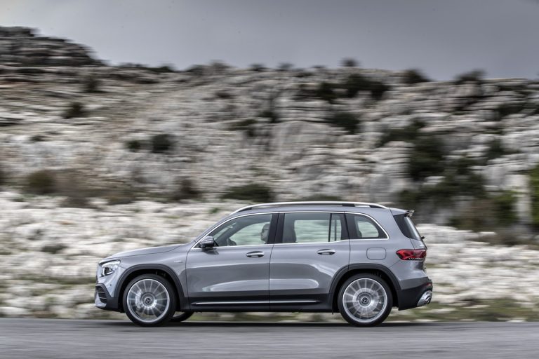Mercedes GLB: le immagini ufficiali