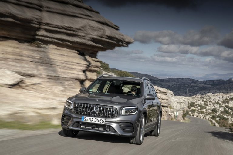 Mercedes GLB: le immagini ufficiali