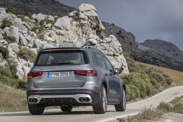 Mercedes GLB: le immagini ufficiali