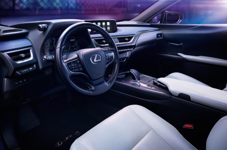 Lexus UX 300E 2020: prime immagini ufficiali
