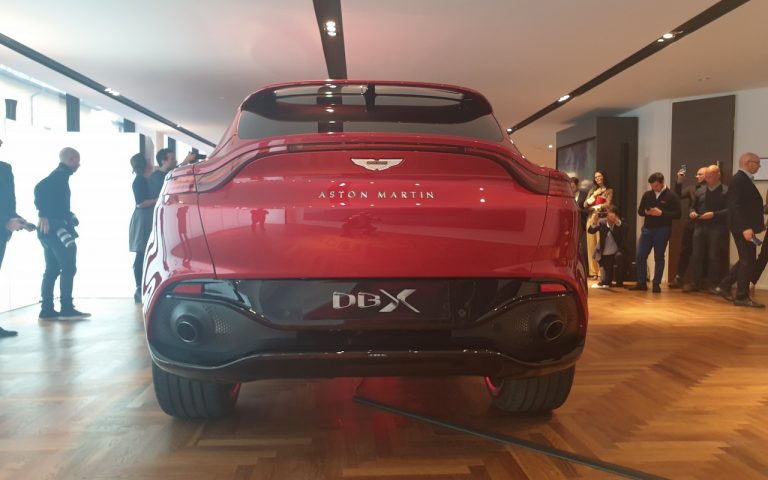 Aston Martin DBX: nuove immagini