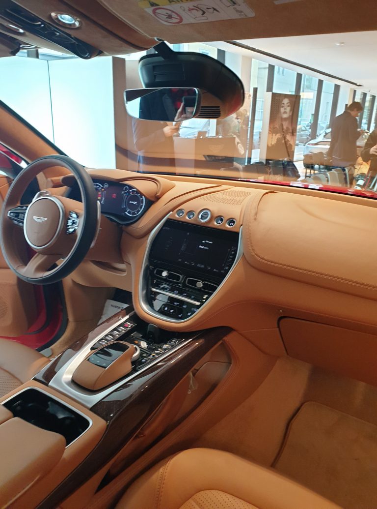 Aston Martin DBX: nuove immagini