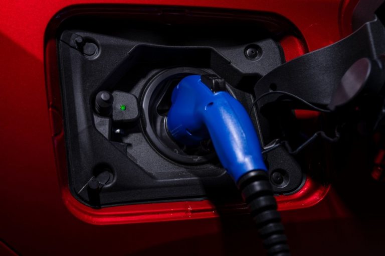 Toyota Rav4 Hybrid Plug-in: immagini ufficiali