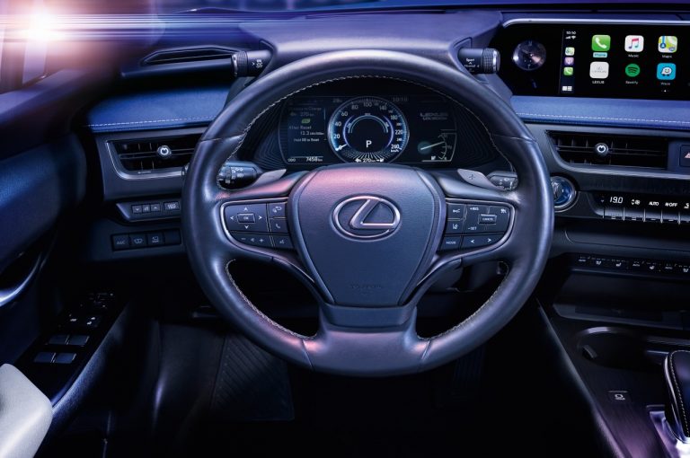 Lexus UX 300E 2020: prime immagini ufficiali
