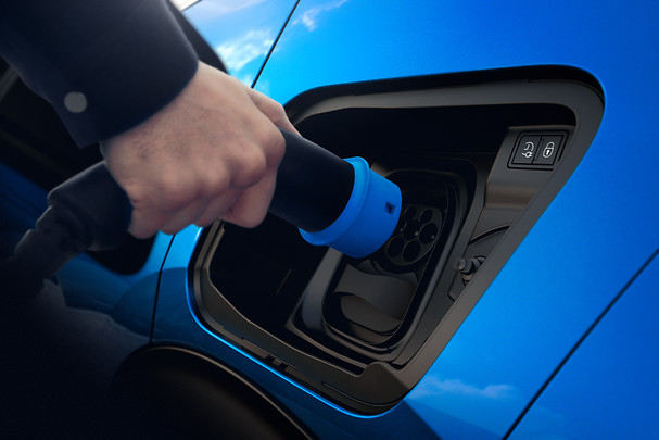 Nuova Peugeot 2008: nuove foto ufficiali