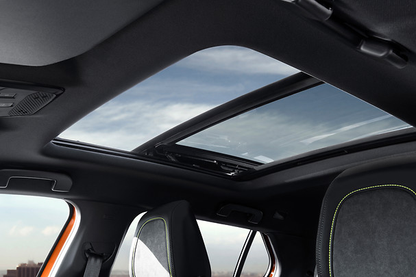 Nuova Peugeot 2008: nuove foto ufficiali