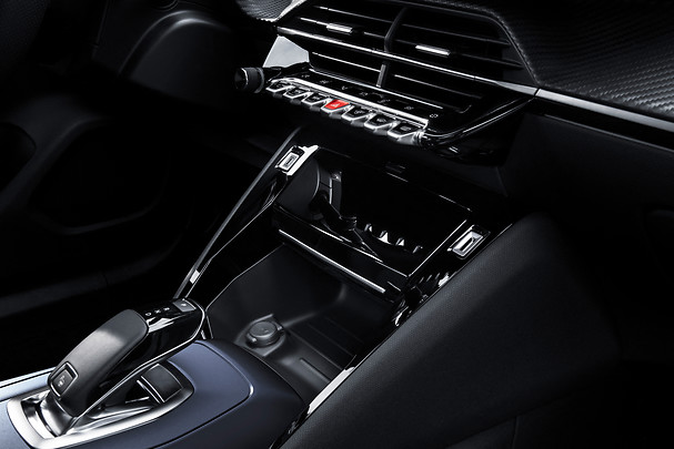 Nuova Peugeot 2008: nuove foto ufficiali