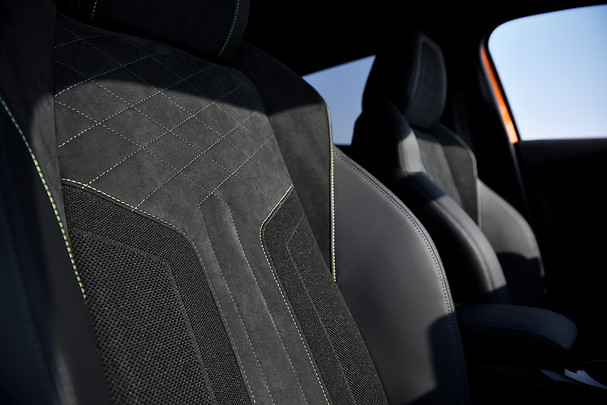 Nuova Peugeot 2008: nuove foto ufficiali