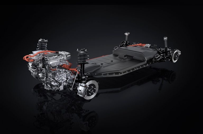Lexus UX 300E 2020: prime immagini ufficiali