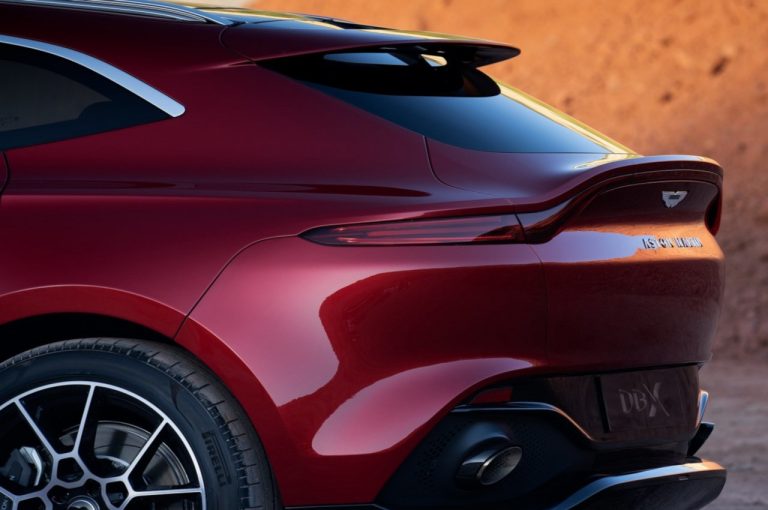 Aston Martin DBX: immagini ufficiali