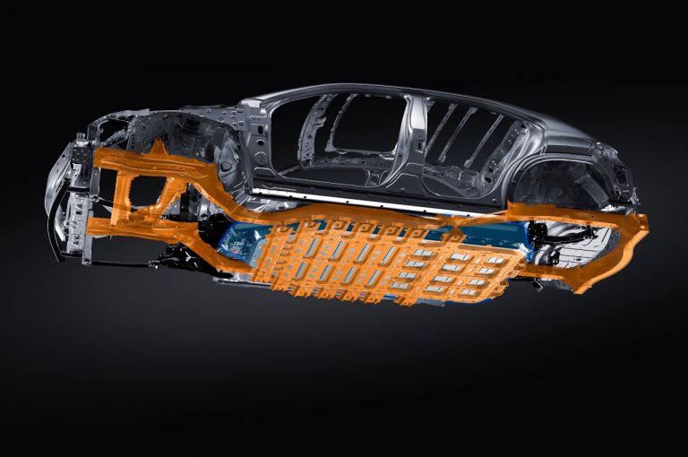 Lexus UX 300E 2020: prime immagini ufficiali