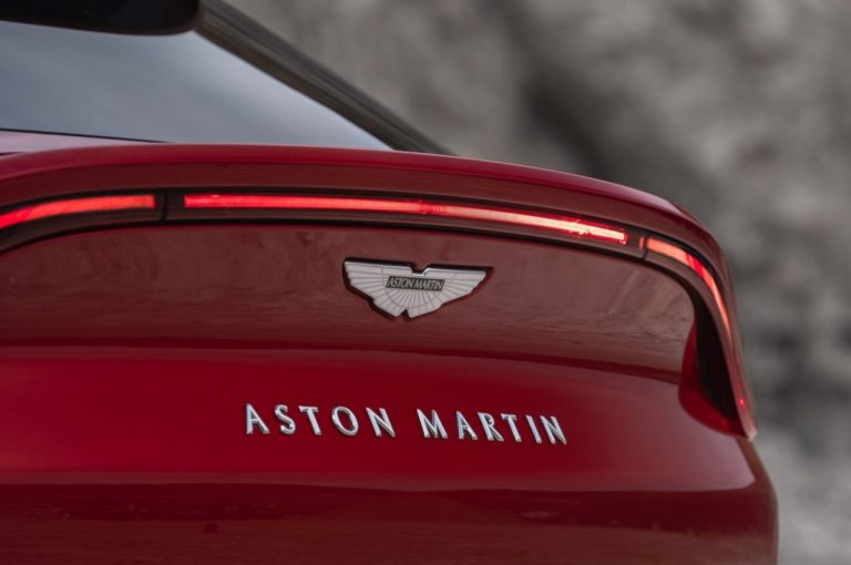 Aston Martin DBX: immagini ufficiali